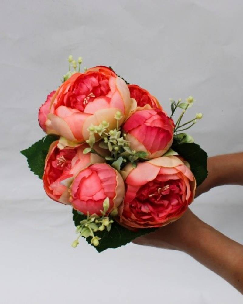 Букетик из пионов 